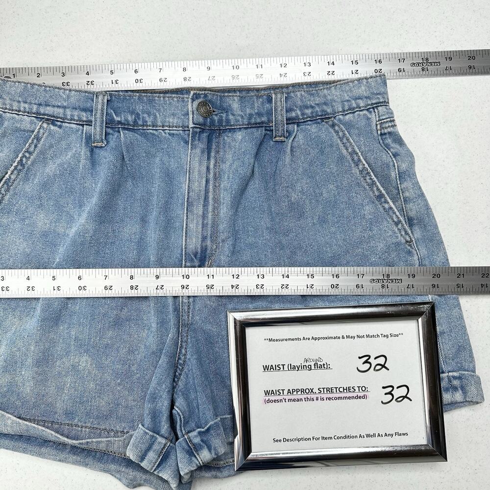 American Eagle Shorts 12 Mom High Rise Denim Blue Jean Cuffed Short Light Wash - Picture 3 of 9